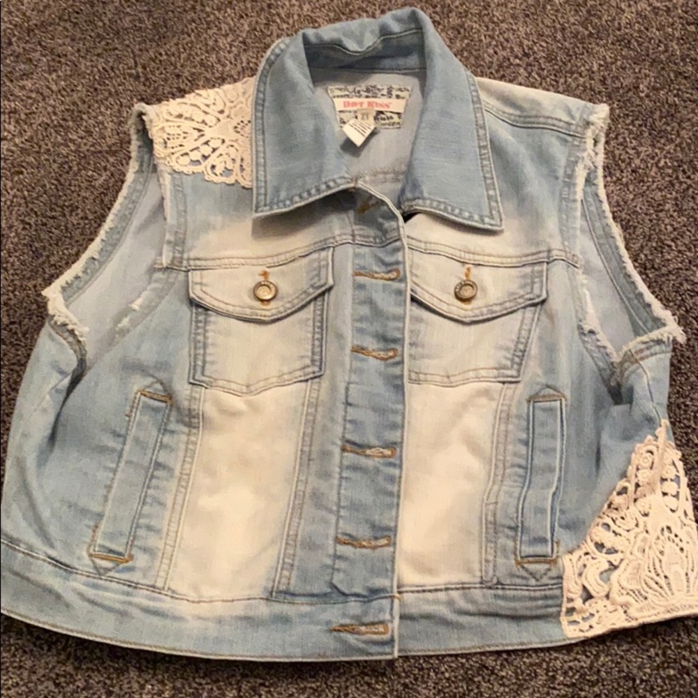 Jean vest with lace